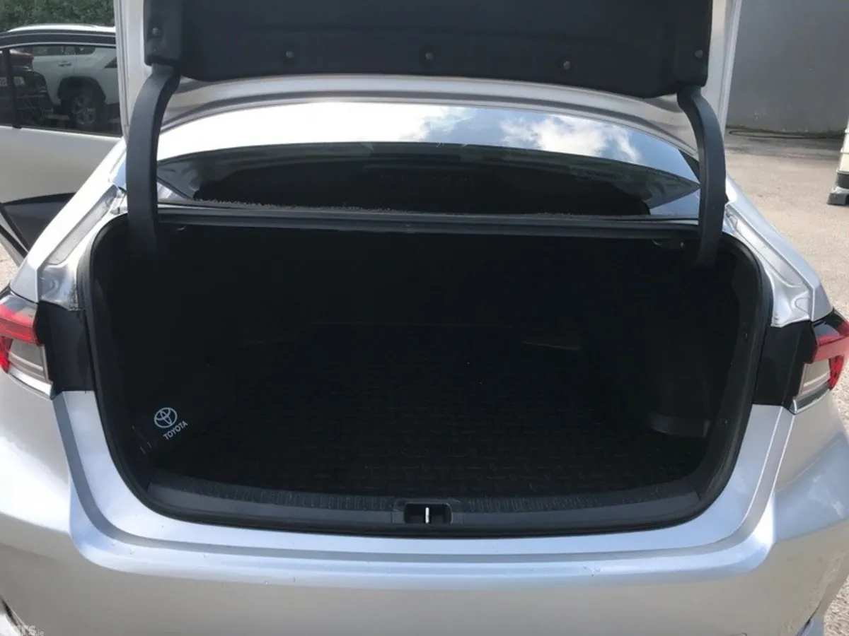 Toyota Corolla Saloon, Petrol Hybrid, 2021, Grey