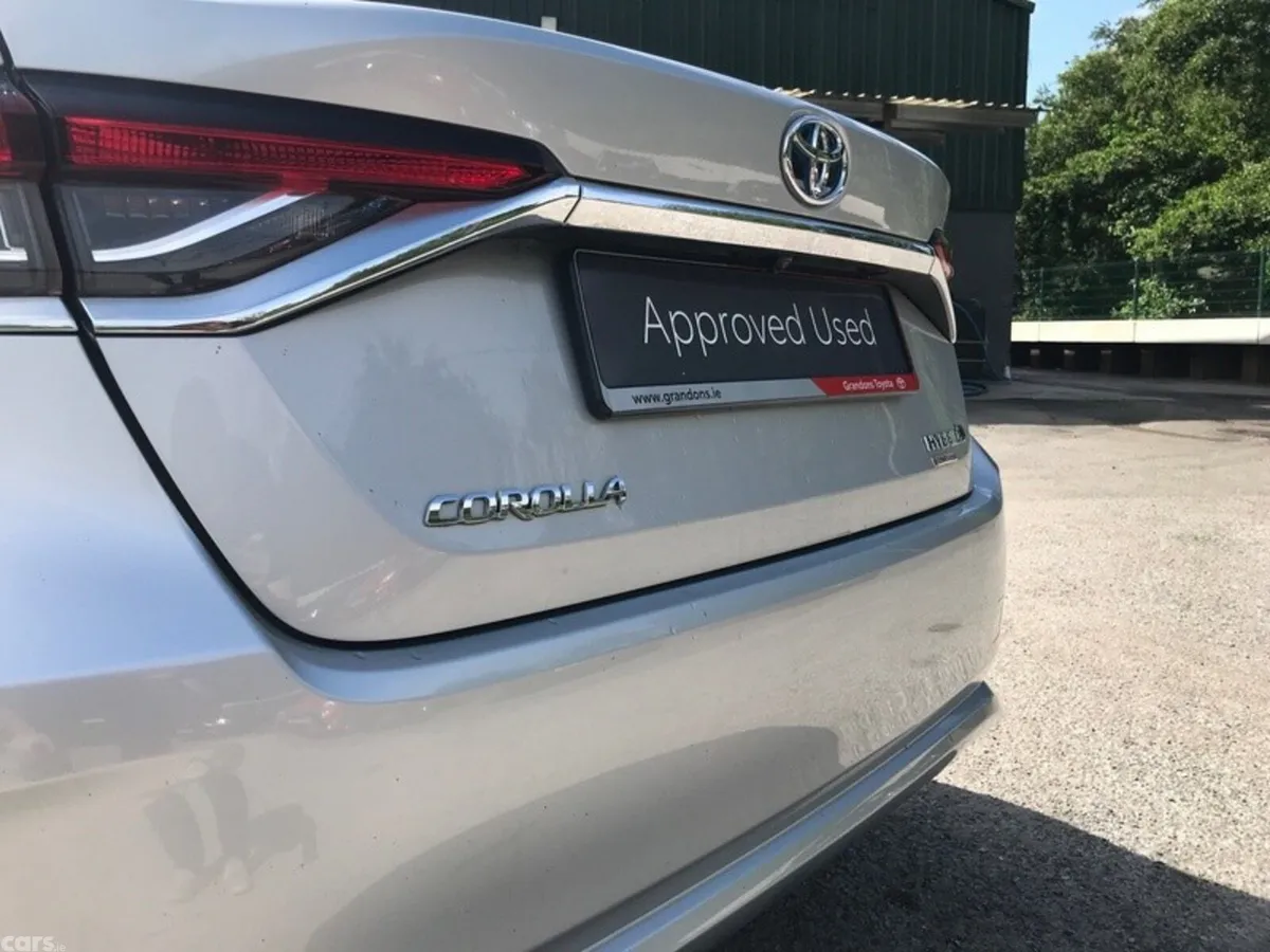 Toyota Corolla Saloon, Petrol Hybrid, 2021, Grey