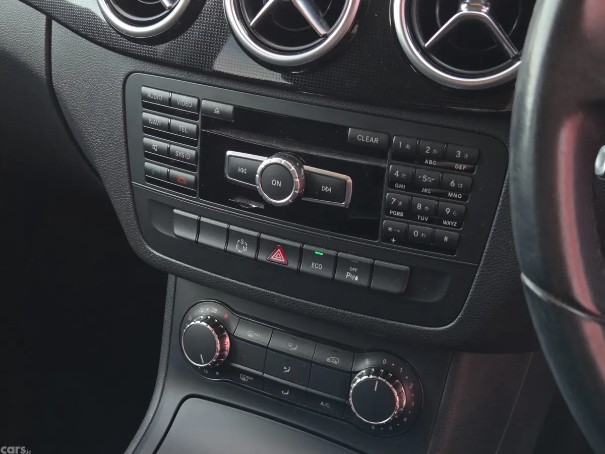 Mercedes-Benz B-Class Hatchback, Petrol, 2013, White