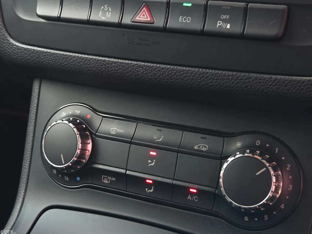 Mercedes-Benz B-Class Hatchback, Petrol, 2013, White