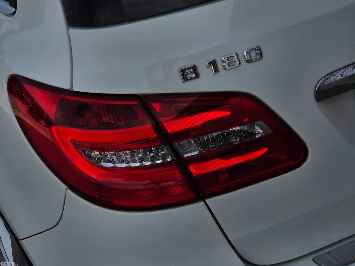 Mercedes-Benz B-Class Hatchback, Petrol, 2013, White