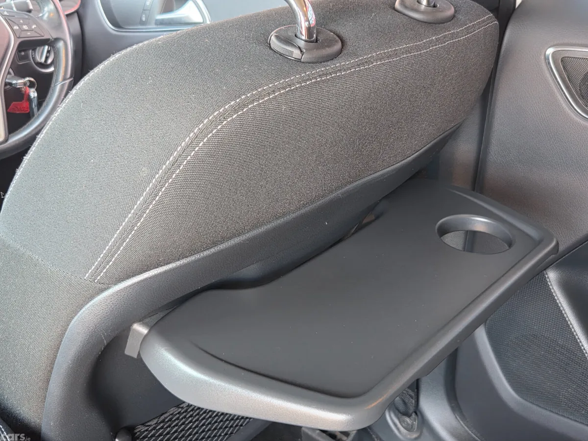 Mercedes-Benz B-Class Hatchback, Petrol, 2013, White