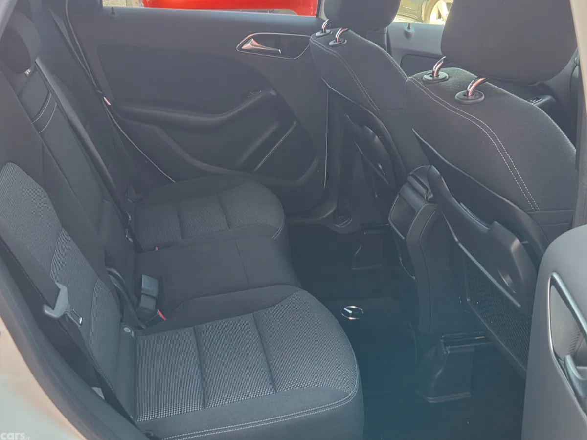 Mercedes-Benz B-Class Hatchback, Petrol, 2013, White