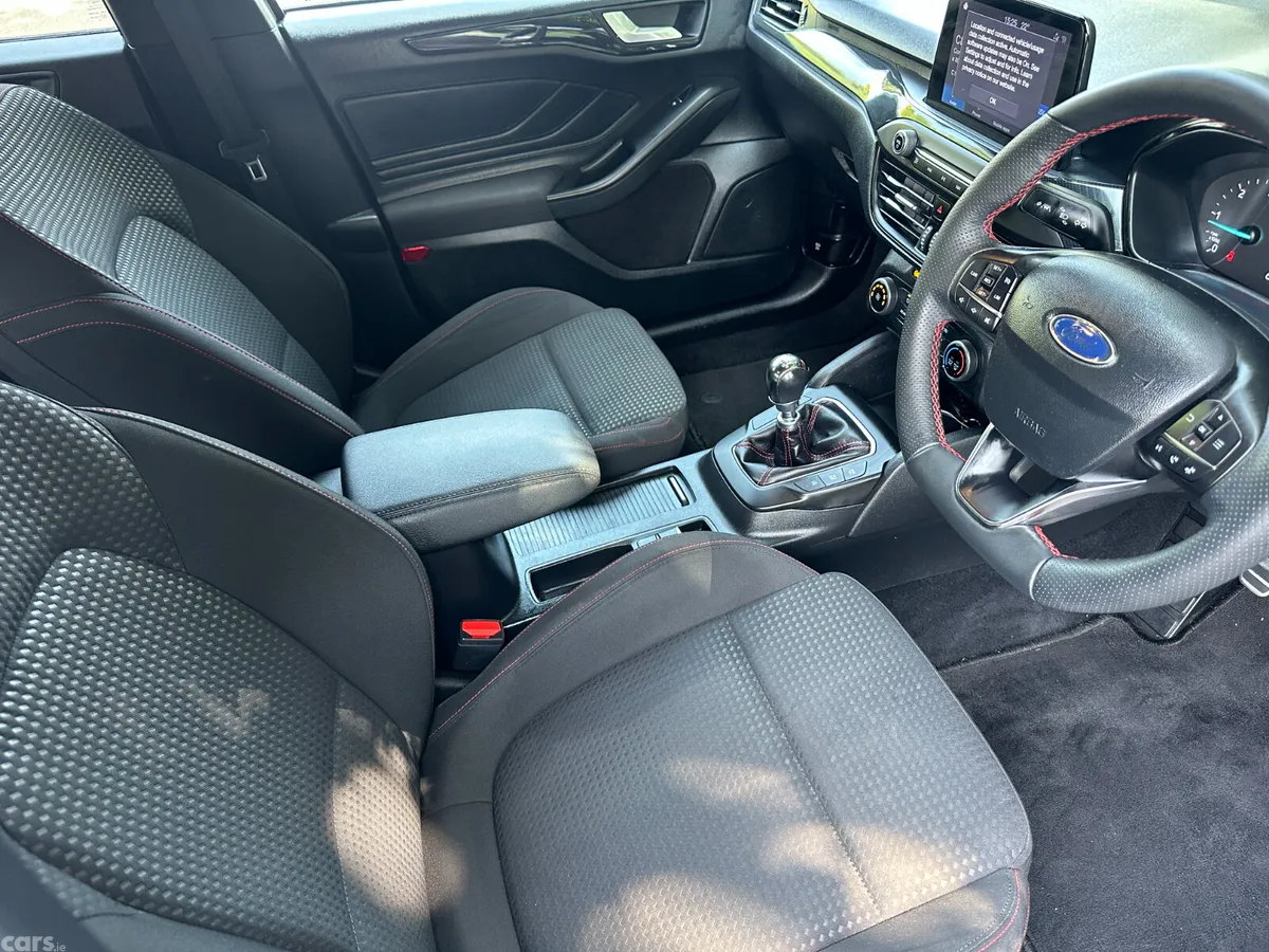 Ford Focus Hatchback, Diesel, 2020, White
