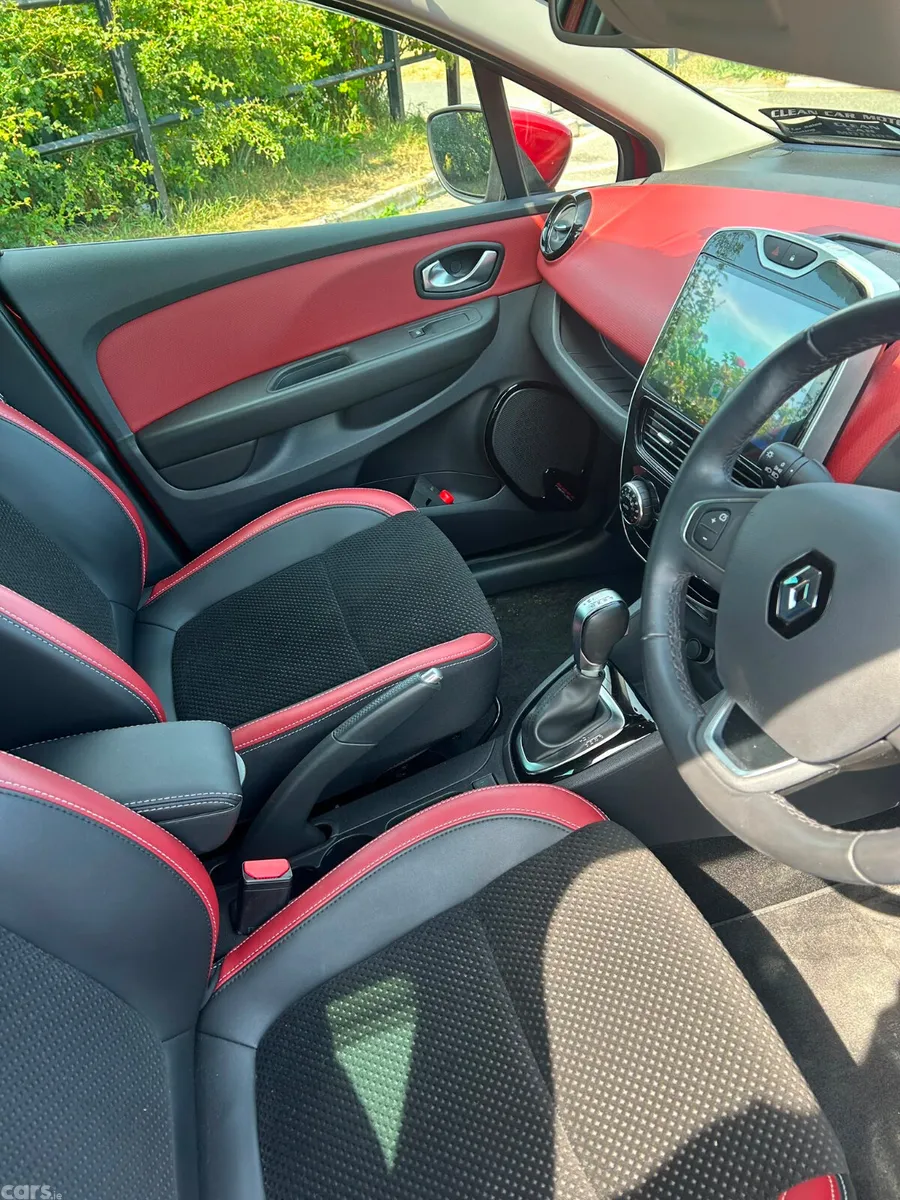 Renault Clio Hatchback, Petrol, 2018, Red