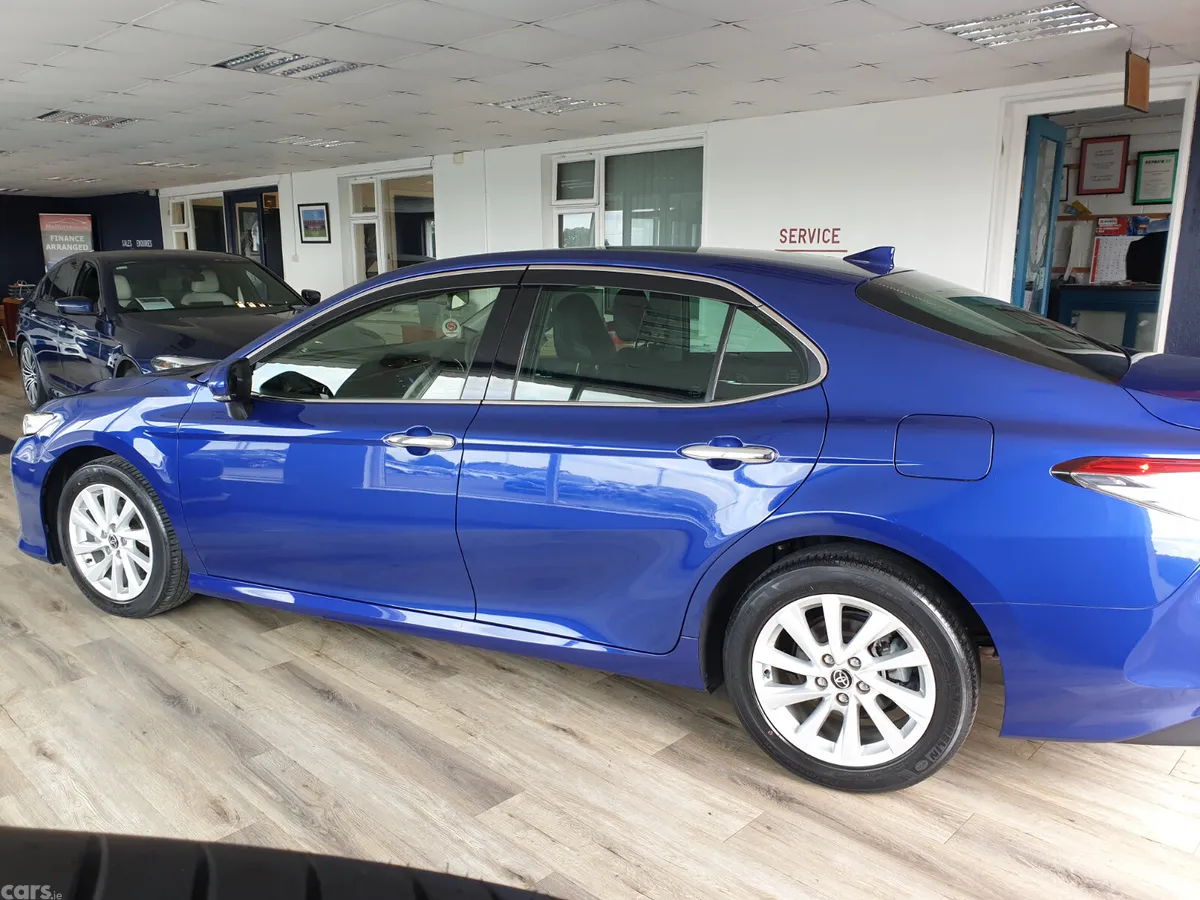 Toyota Camry Saloon, Petrol Hybrid, 2021, Blue