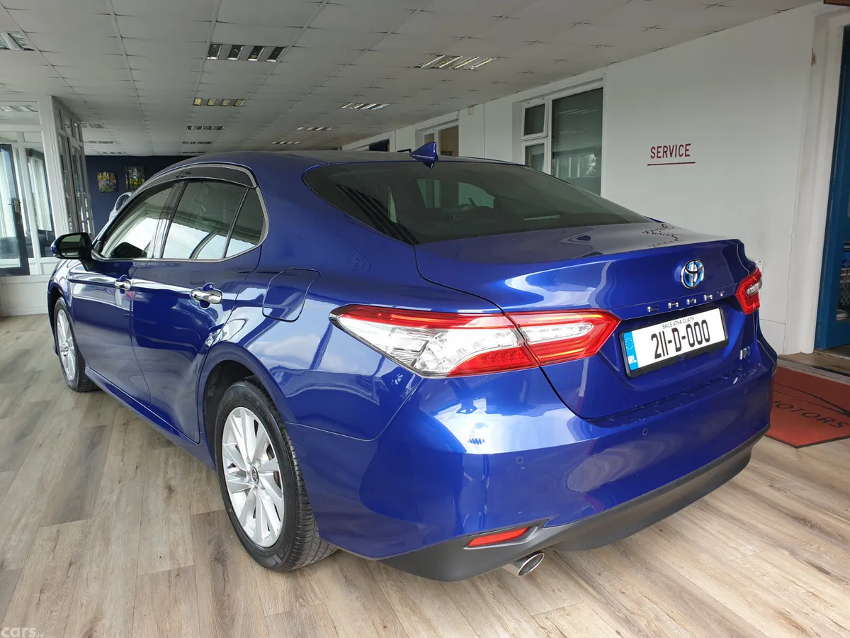 Toyota Camry Saloon, Petrol Hybrid, 2021, Blue