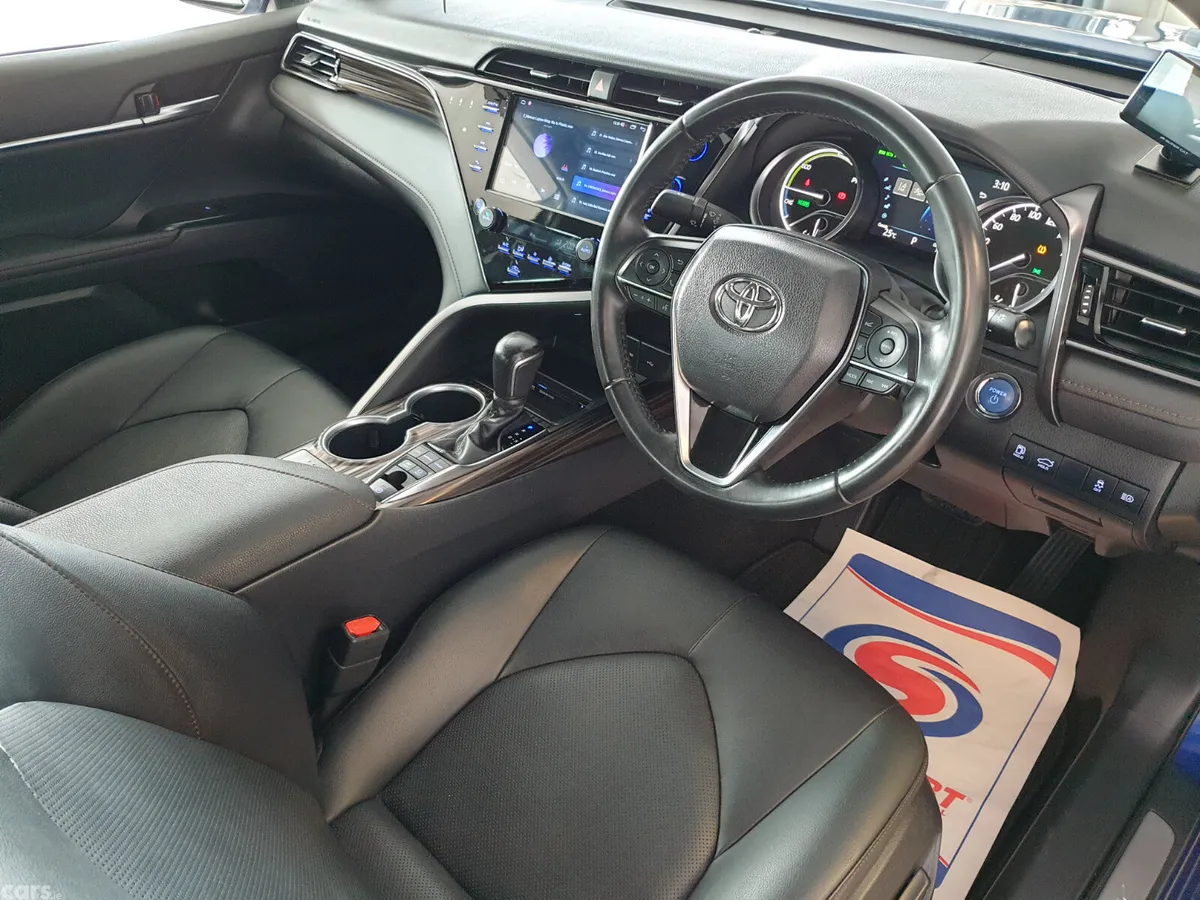 Toyota Camry Saloon, Petrol Hybrid, 2021, Blue