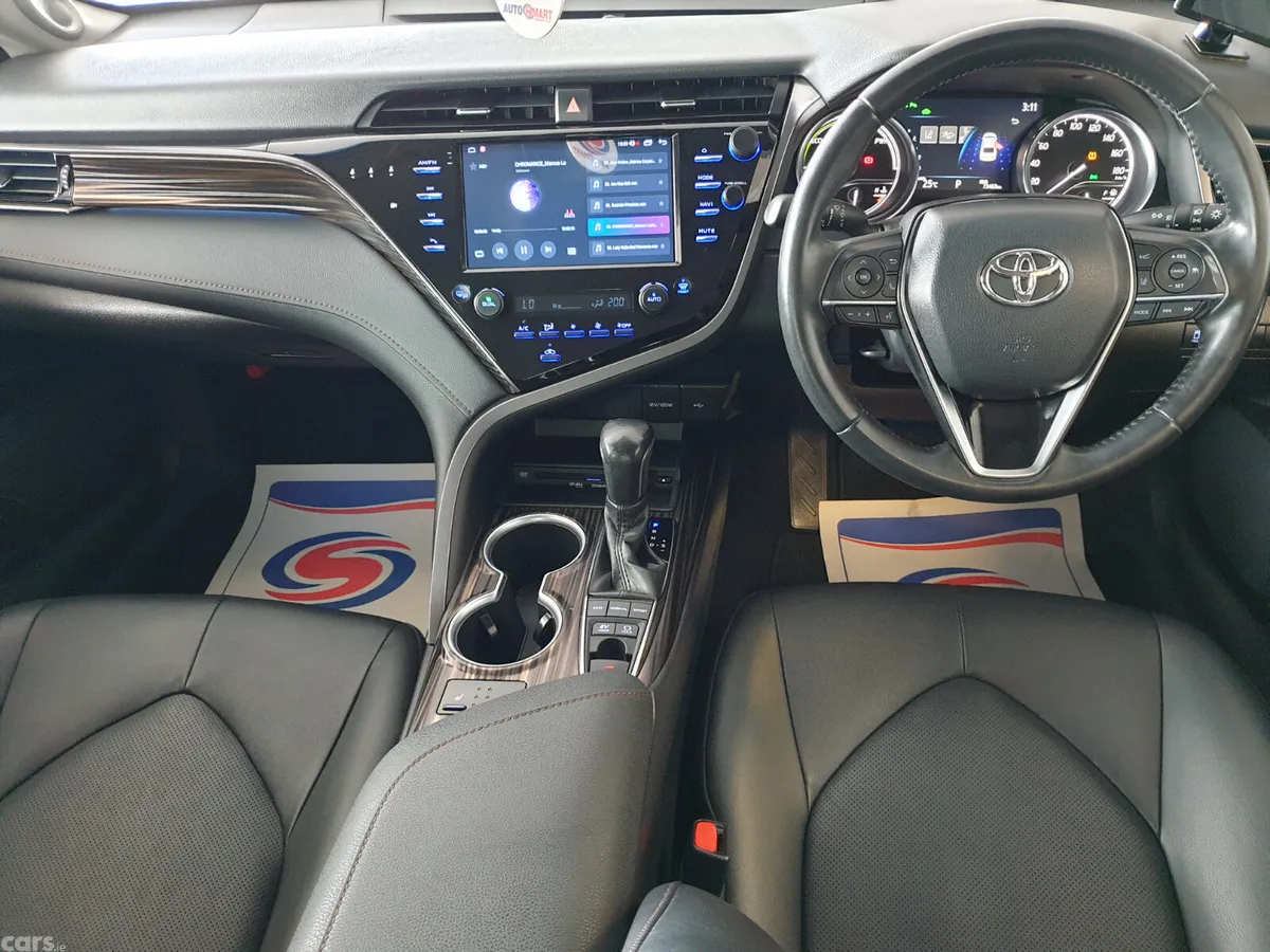 Toyota Camry Saloon, Petrol Hybrid, 2021, Blue