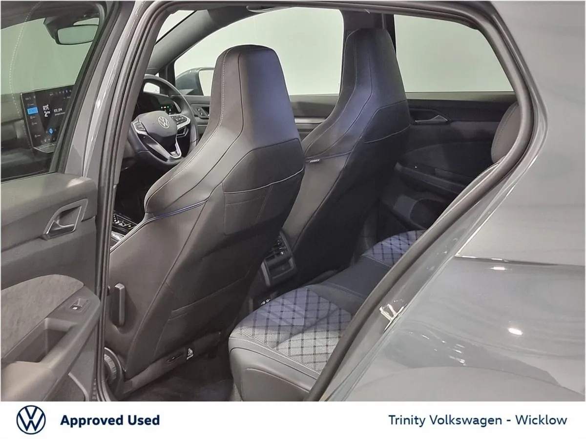 Volkswagen Golf Estate, Petrol, 2025, Grey