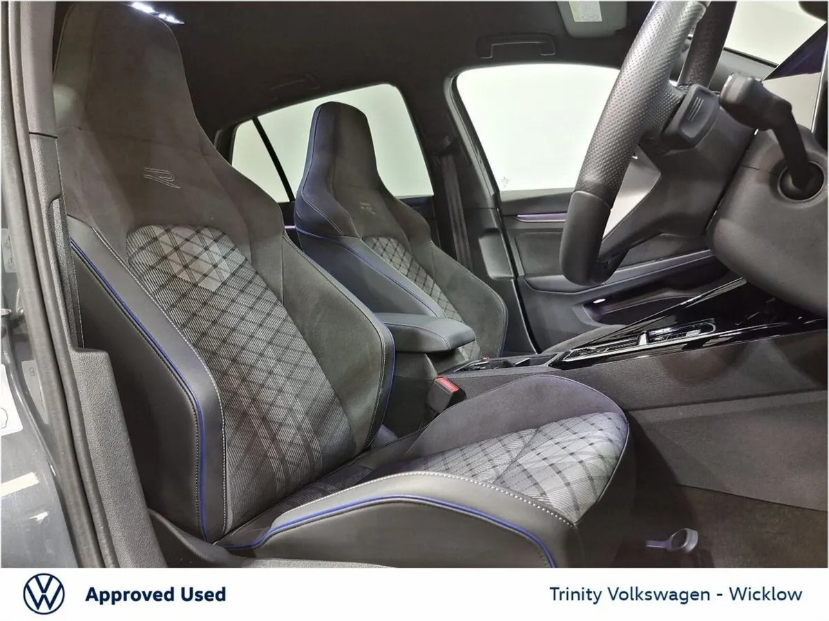 Volkswagen Golf Estate, Petrol, 2025, Grey