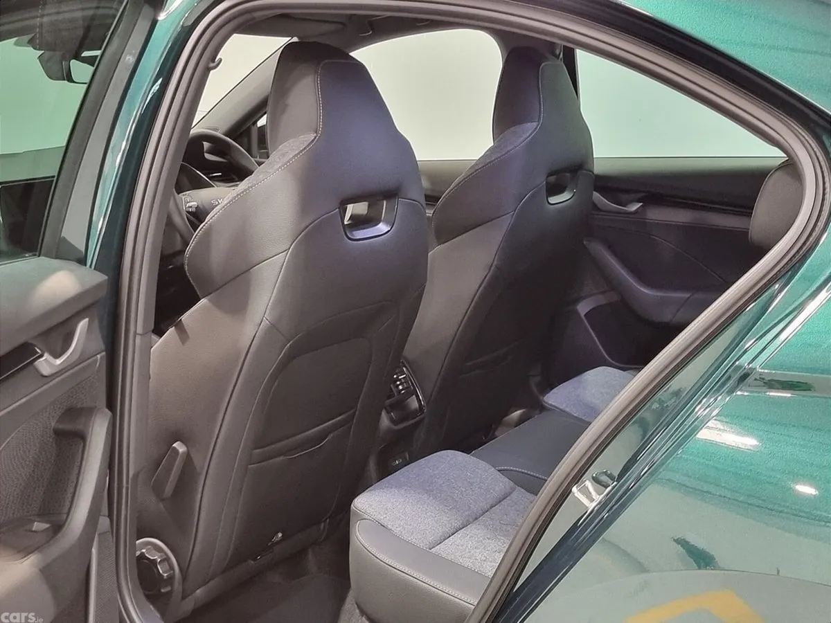 Skoda Octavia Saloon, Diesel, 2027, Green