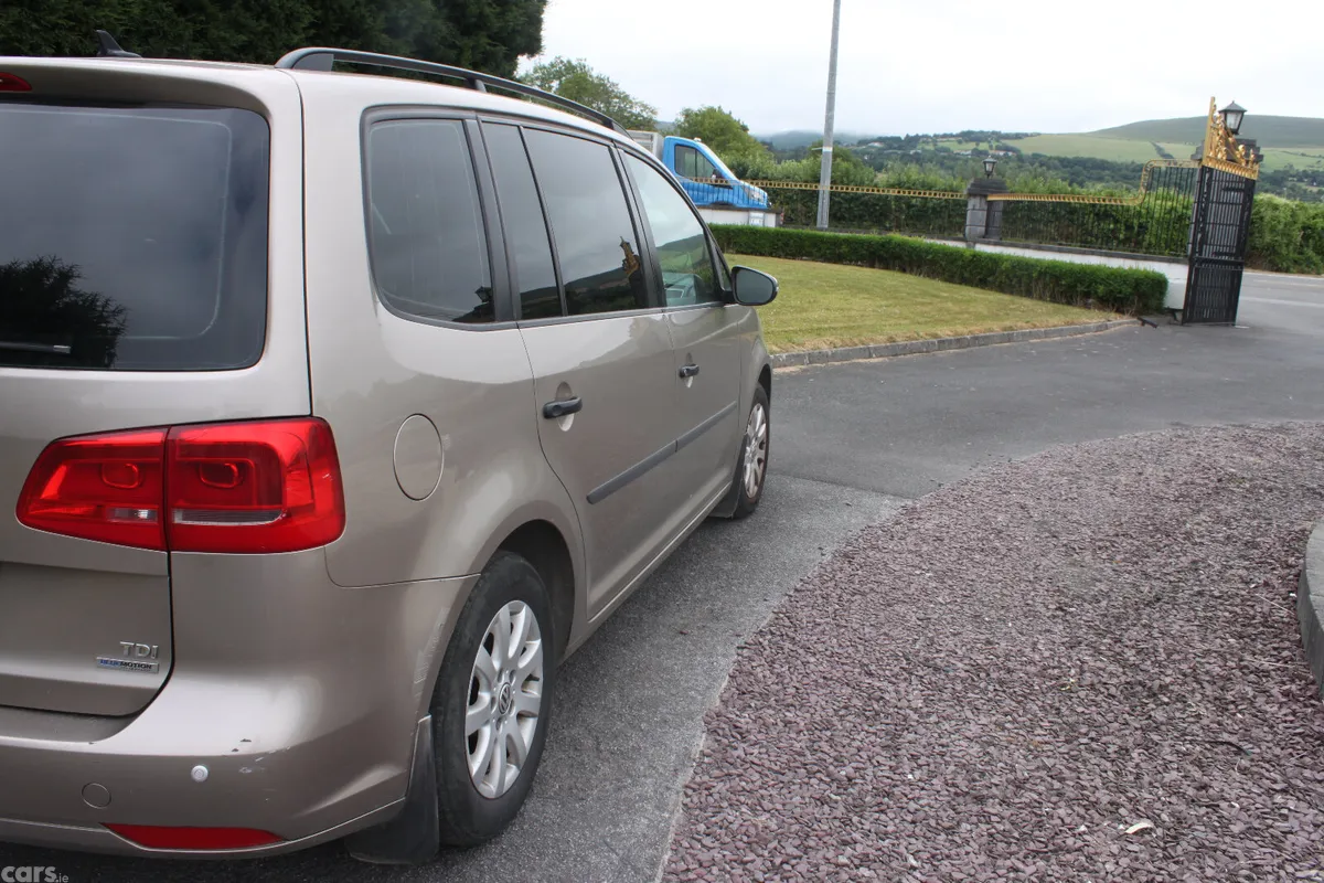 Volkswagen Touran MPV, Diesel, 2013, Brown