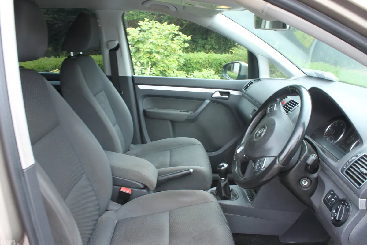 Volkswagen Touran MPV, Diesel, 2013, Brown