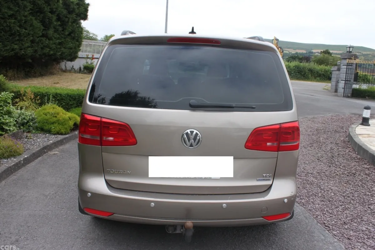 Volkswagen Touran MPV, Diesel, 2013, Brown