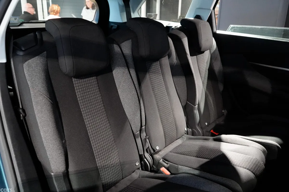 Peugeot 5008 MPV, Diesel, 2019, Green