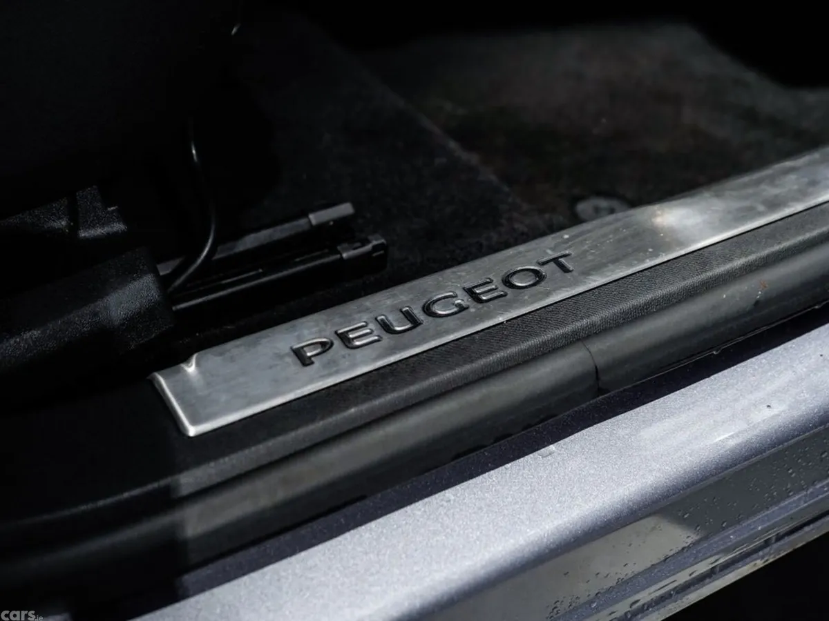 Peugeot 3008 MPV, Diesel, 2023, Black