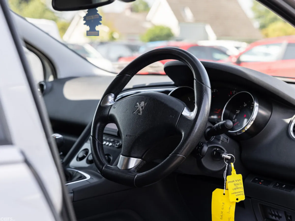 Peugeot 5008 MPV, Diesel, 2016, Silver