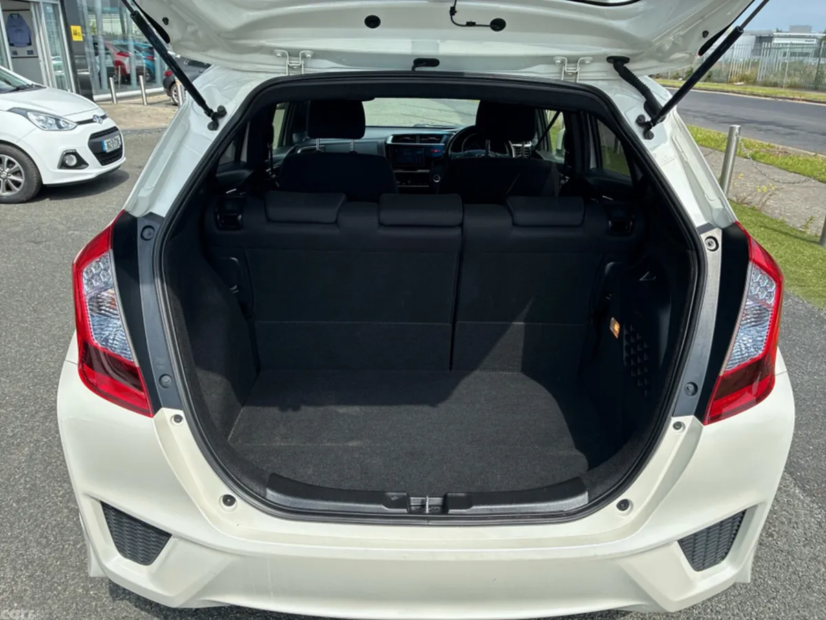 Honda Fit Hatchback, Petrol Hybrid, 2016, White