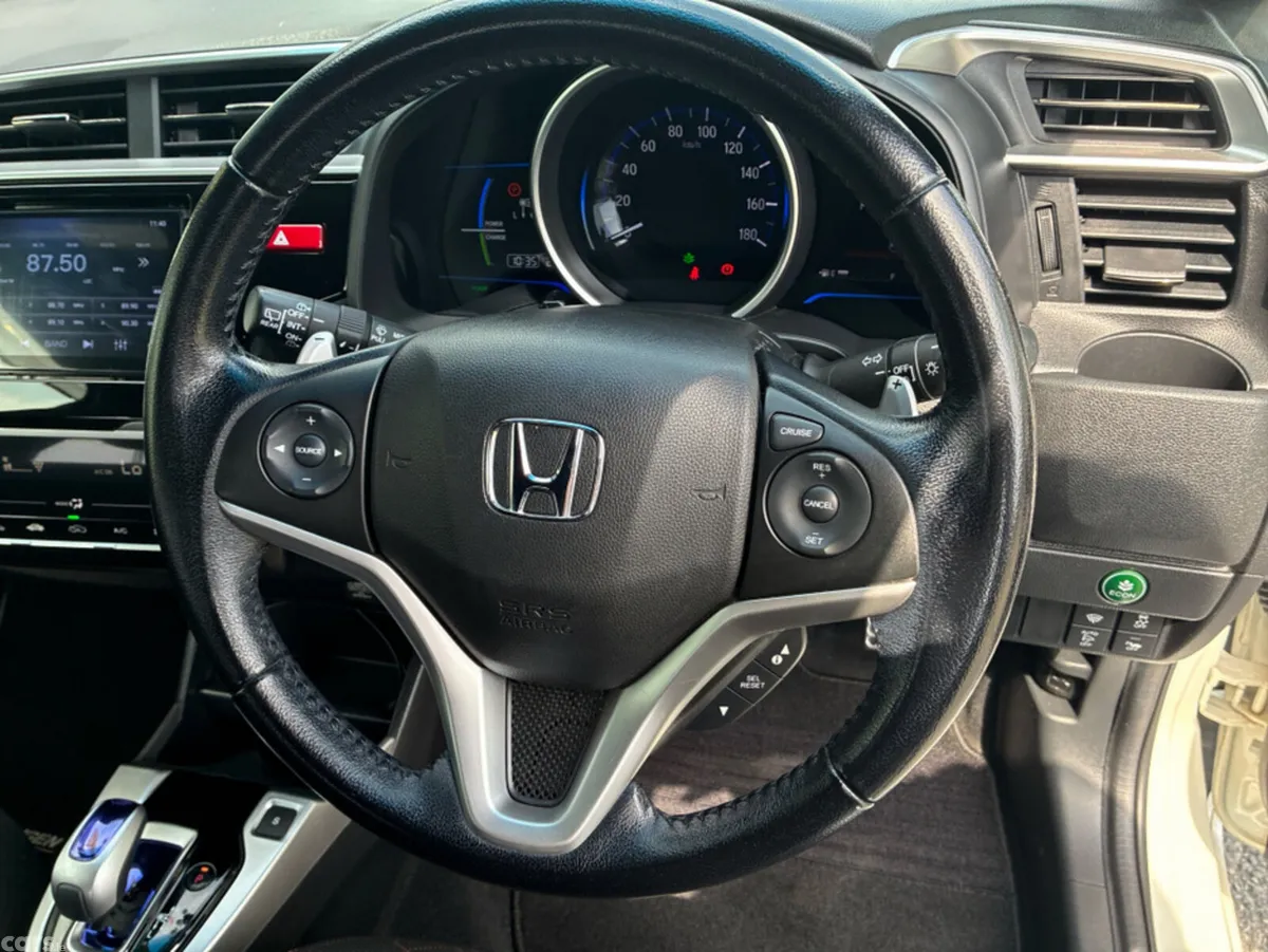 Honda Fit Hatchback, Petrol Hybrid, 2016, White