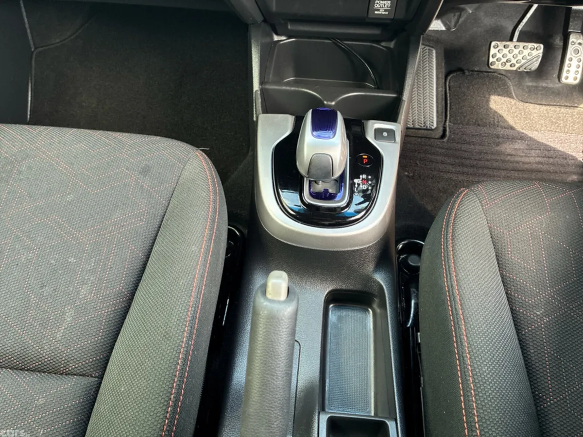Honda Fit Hatchback, Petrol Hybrid, 2016, White