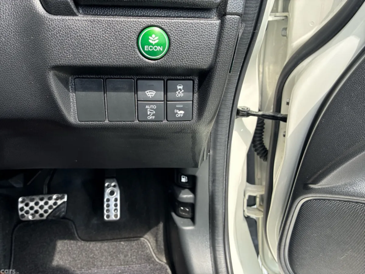 Honda Fit Hatchback, Petrol Hybrid, 2016, White