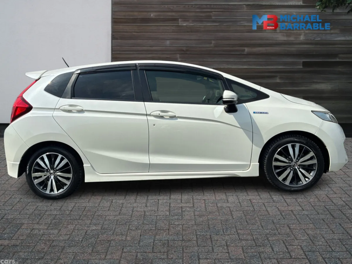 Honda Fit Hatchback, Petrol Hybrid, 2016, White