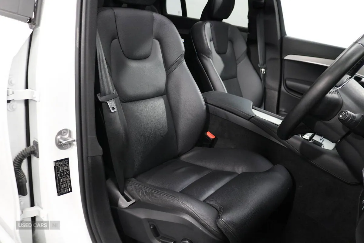 Volvo XC90 SUV, Petrol Hybrid, 2024, White