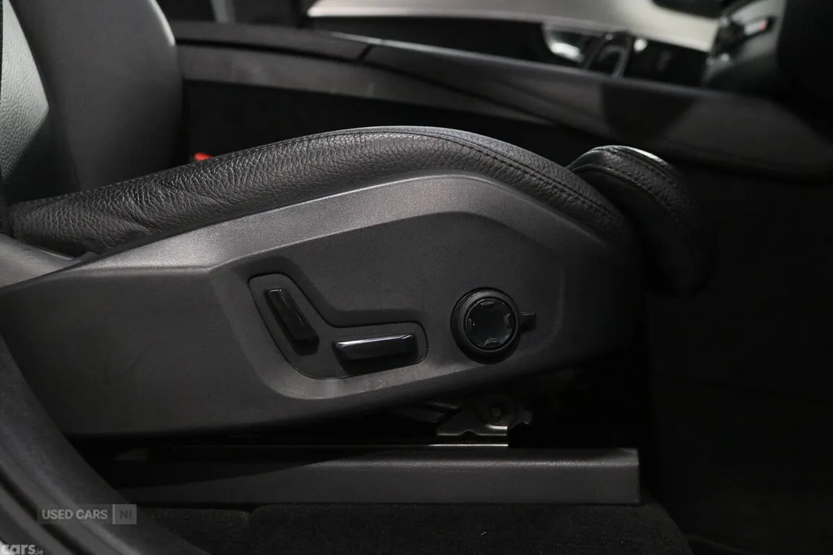 Volvo XC90 SUV, Petrol Hybrid, 2024, White