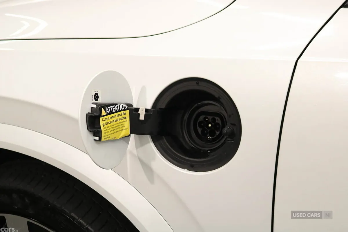Volvo XC90 SUV, Petrol Hybrid, 2024, White