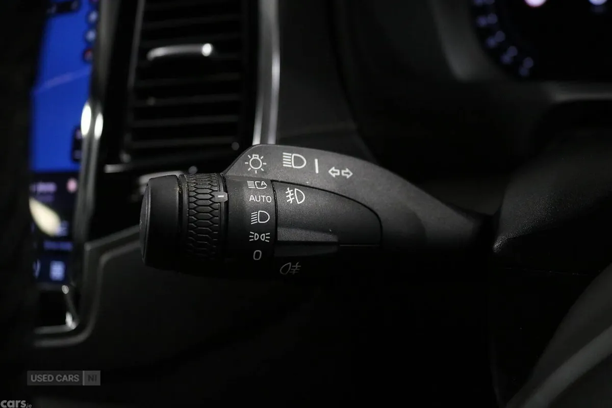 Volvo XC90 SUV, Petrol Hybrid, 2024, White