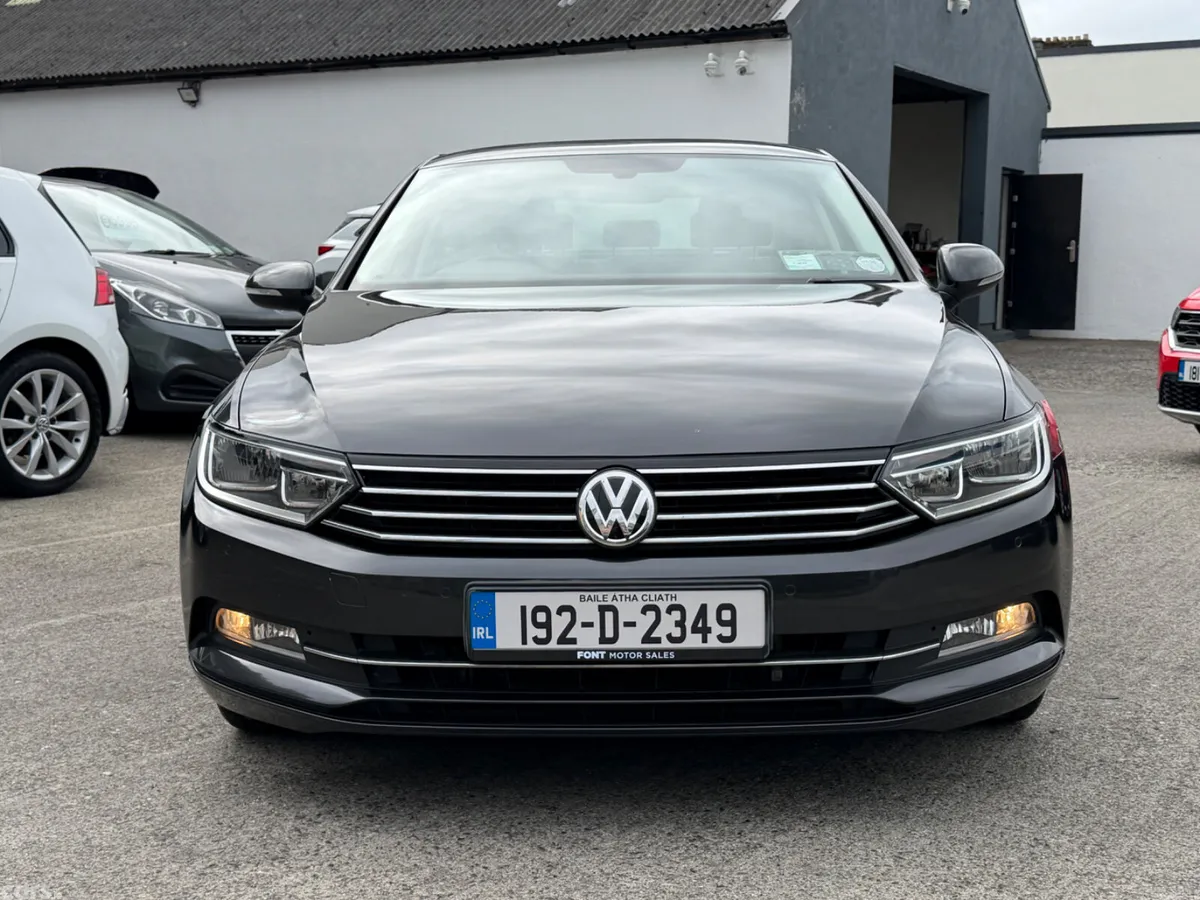 Volkswagen Passat Saloon, Diesel, 2019, Grey