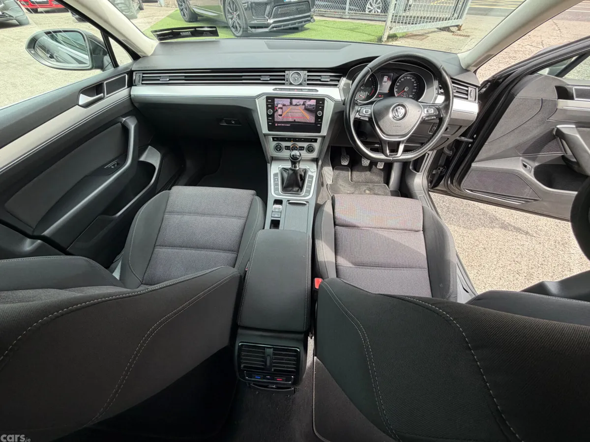 Volkswagen Passat Saloon, Diesel, 2019, Grey