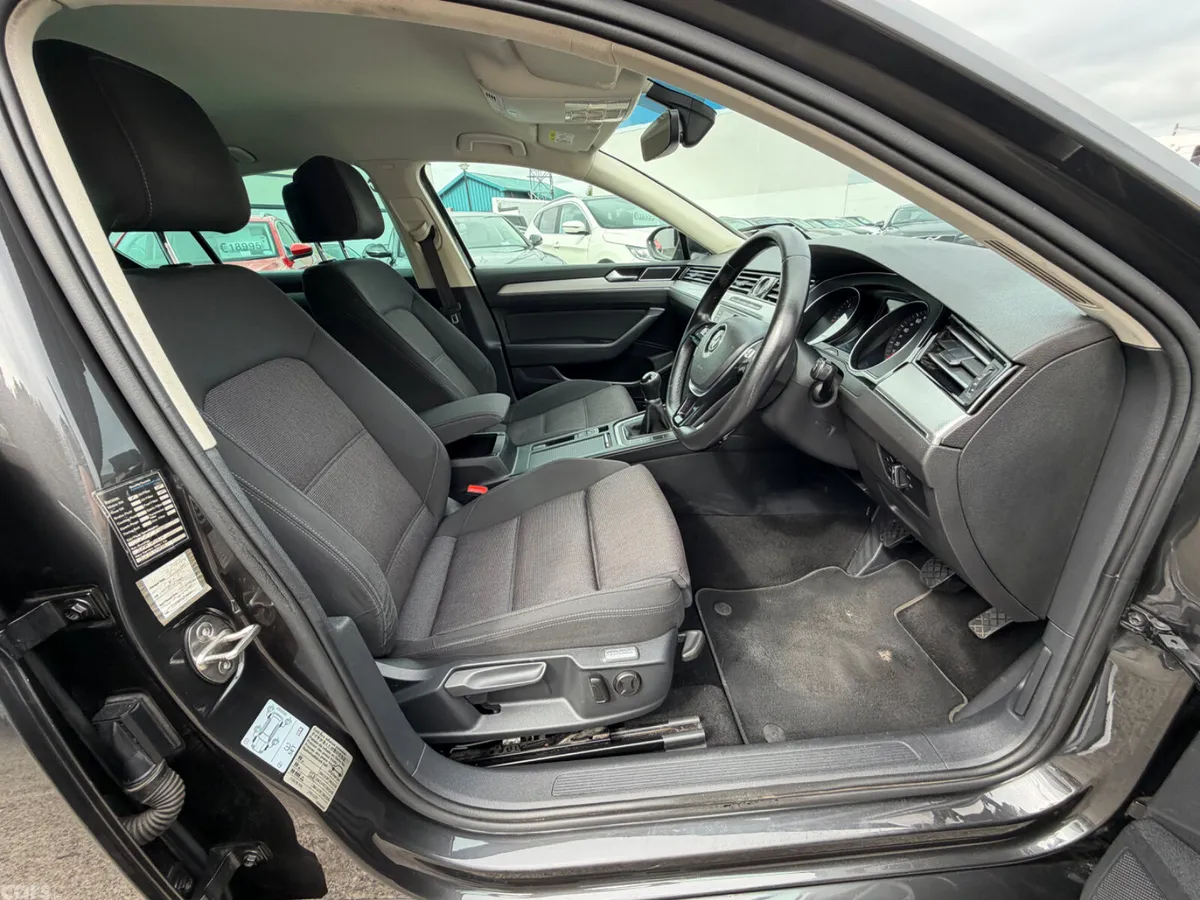 Volkswagen Passat Saloon, Diesel, 2019, Grey