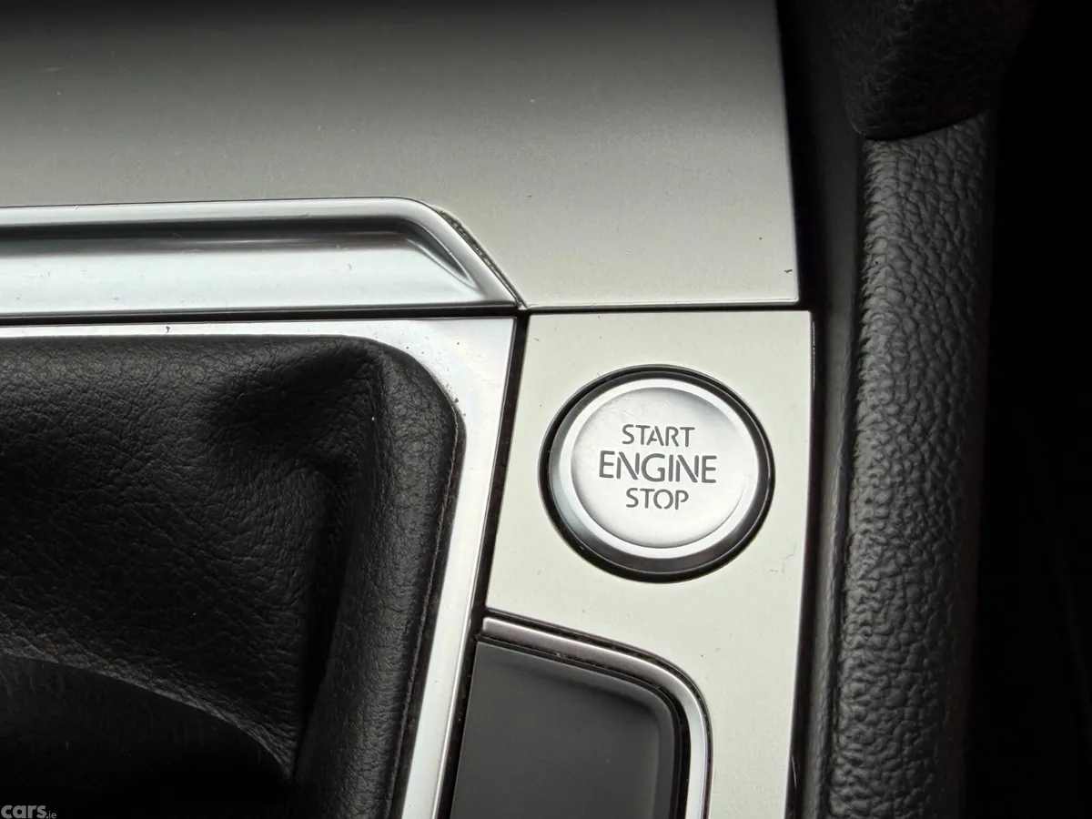 Volkswagen Passat Saloon, Diesel, 2019, Grey
