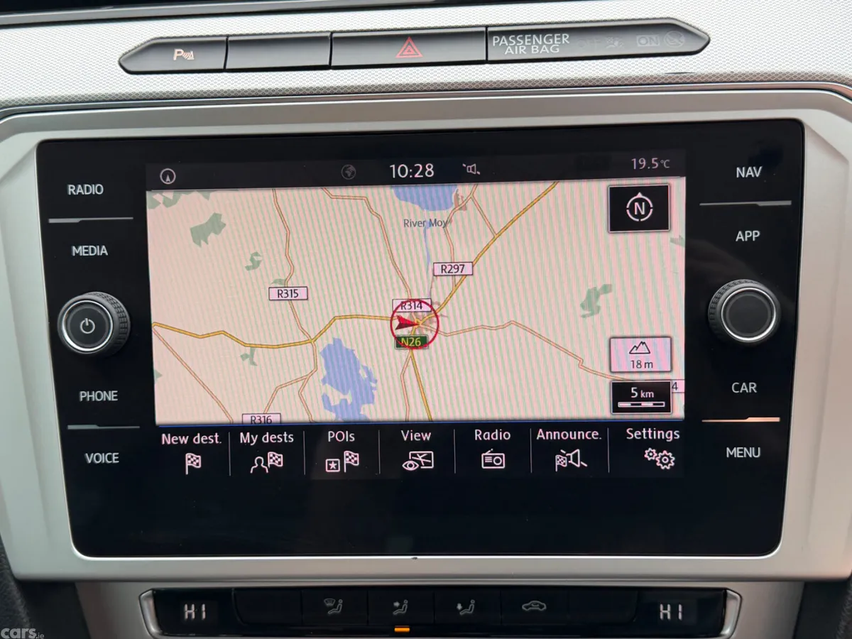 Volkswagen Passat Saloon, Diesel, 2019, Grey