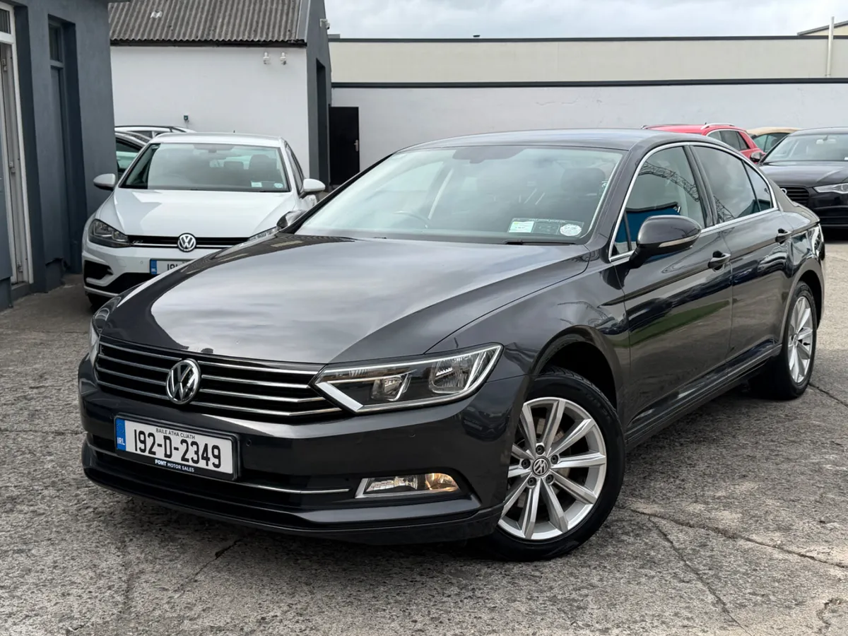 Volkswagen Passat Saloon, Diesel, 2019, Grey