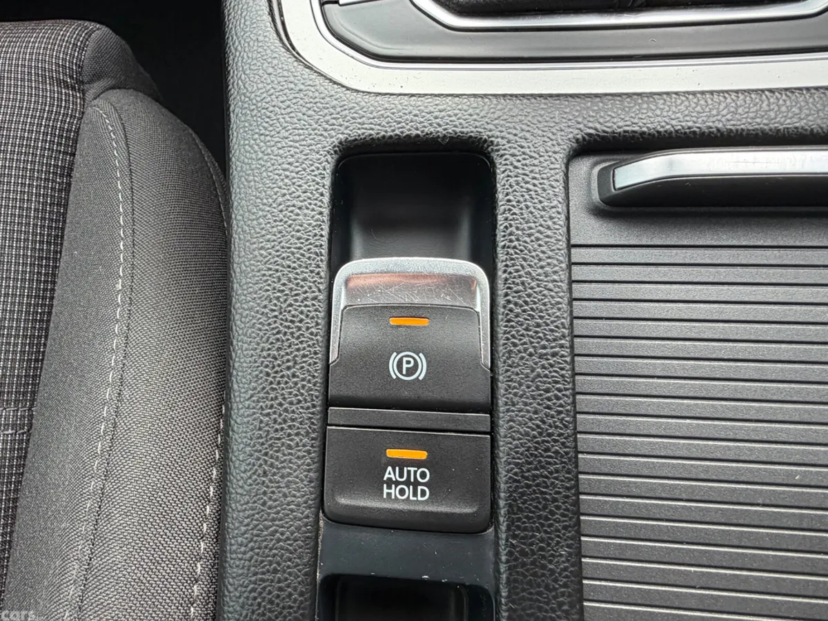 Volkswagen Passat Saloon, Diesel, 2019, Grey
