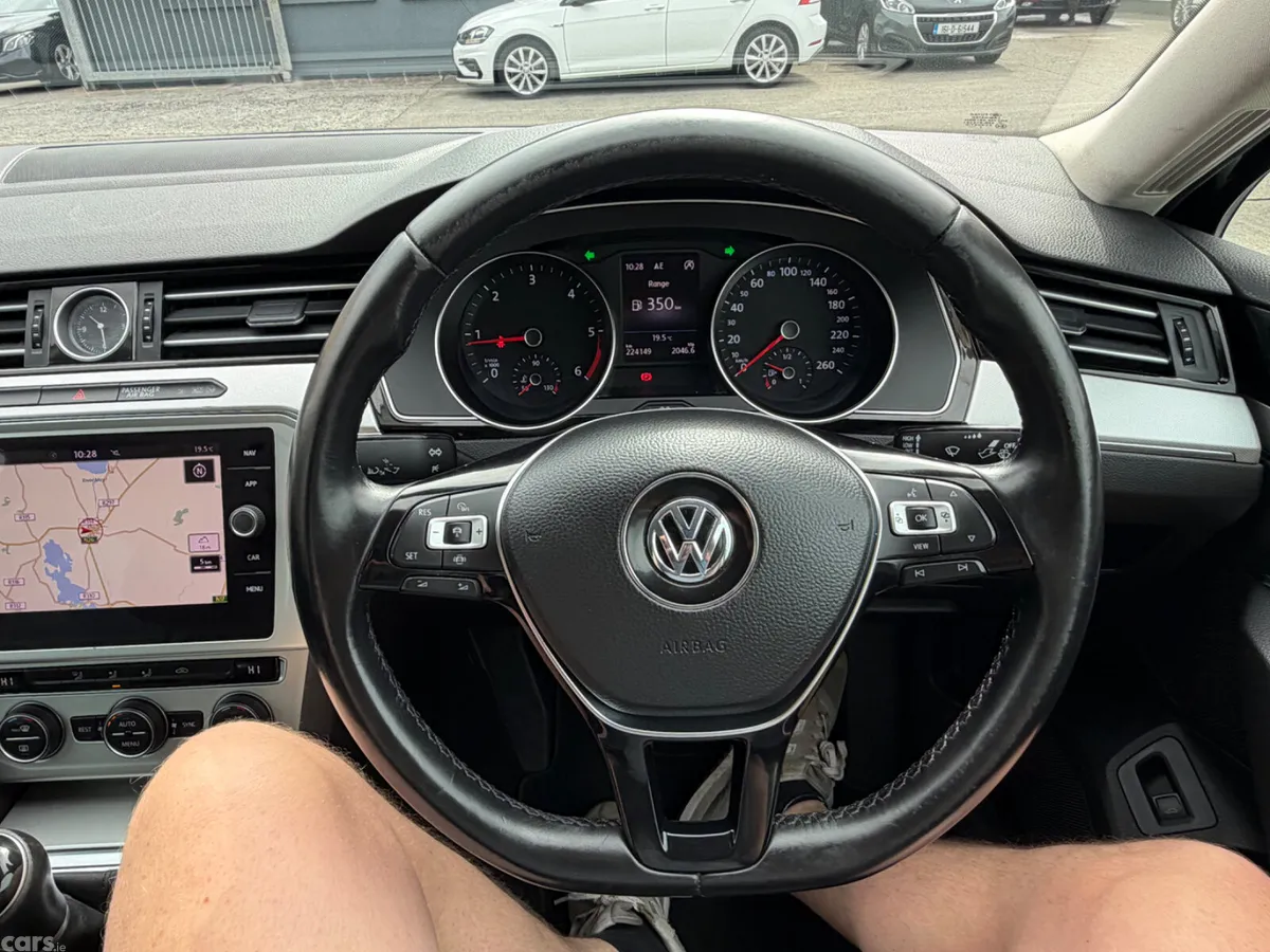 Volkswagen Passat Saloon, Diesel, 2019, Grey