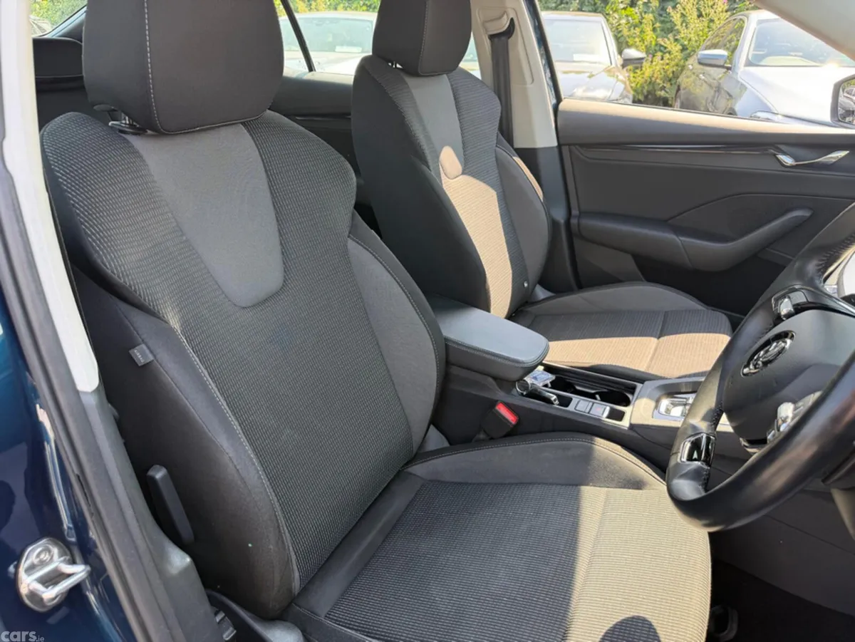 Skoda Octavia Hatchback, Diesel, 2023, Blue