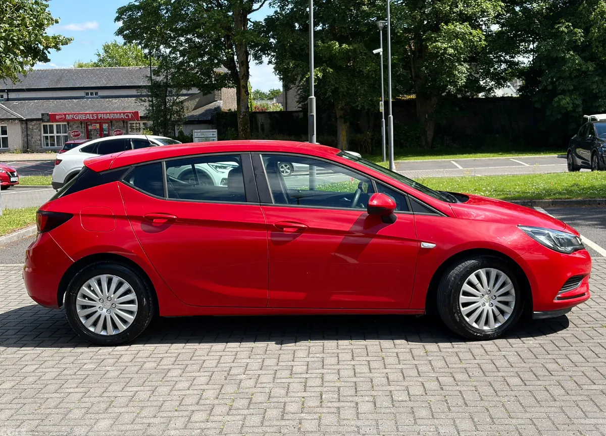 Opel Astra Hatchback, Diesel, 2017, Red