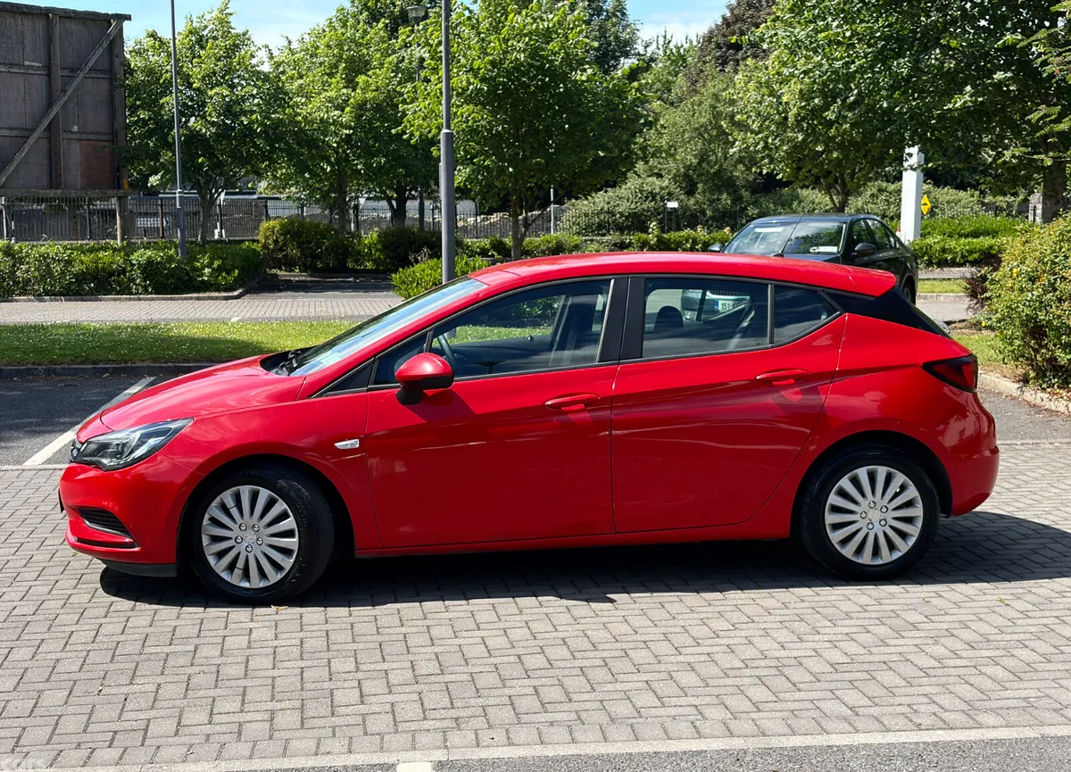 Opel Astra Hatchback, Diesel, 2017, Red