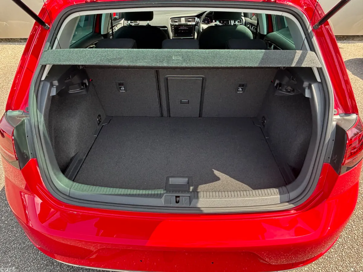 Volkswagen Golf Hatchback, Petrol, 2017, Red