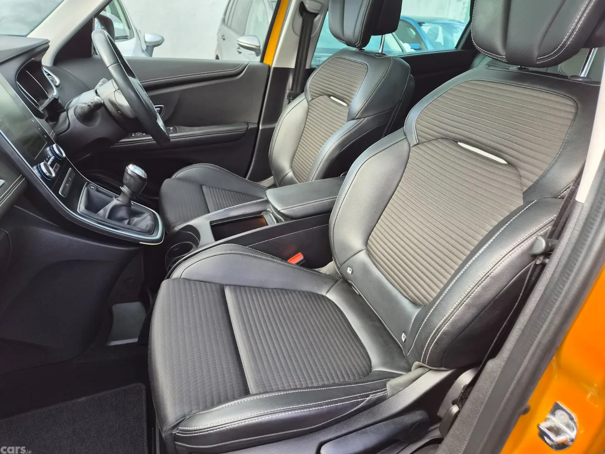 Renault Scenic MPV, Diesel, 2017, Yellow
