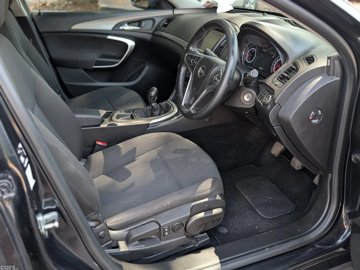 Opel Insignia Hatchback, Diesel, 2015, Black