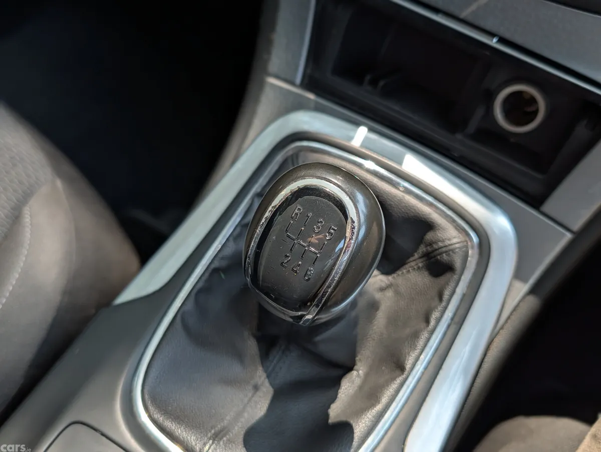 Opel Insignia Hatchback, Diesel, 2015, Black