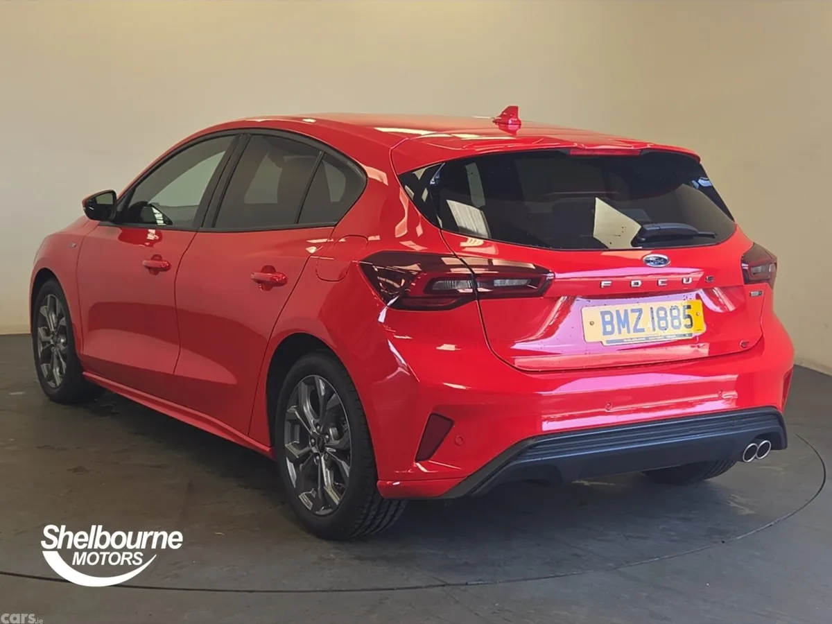 Ford Focus Hatchback, Petrol, 2023, Red