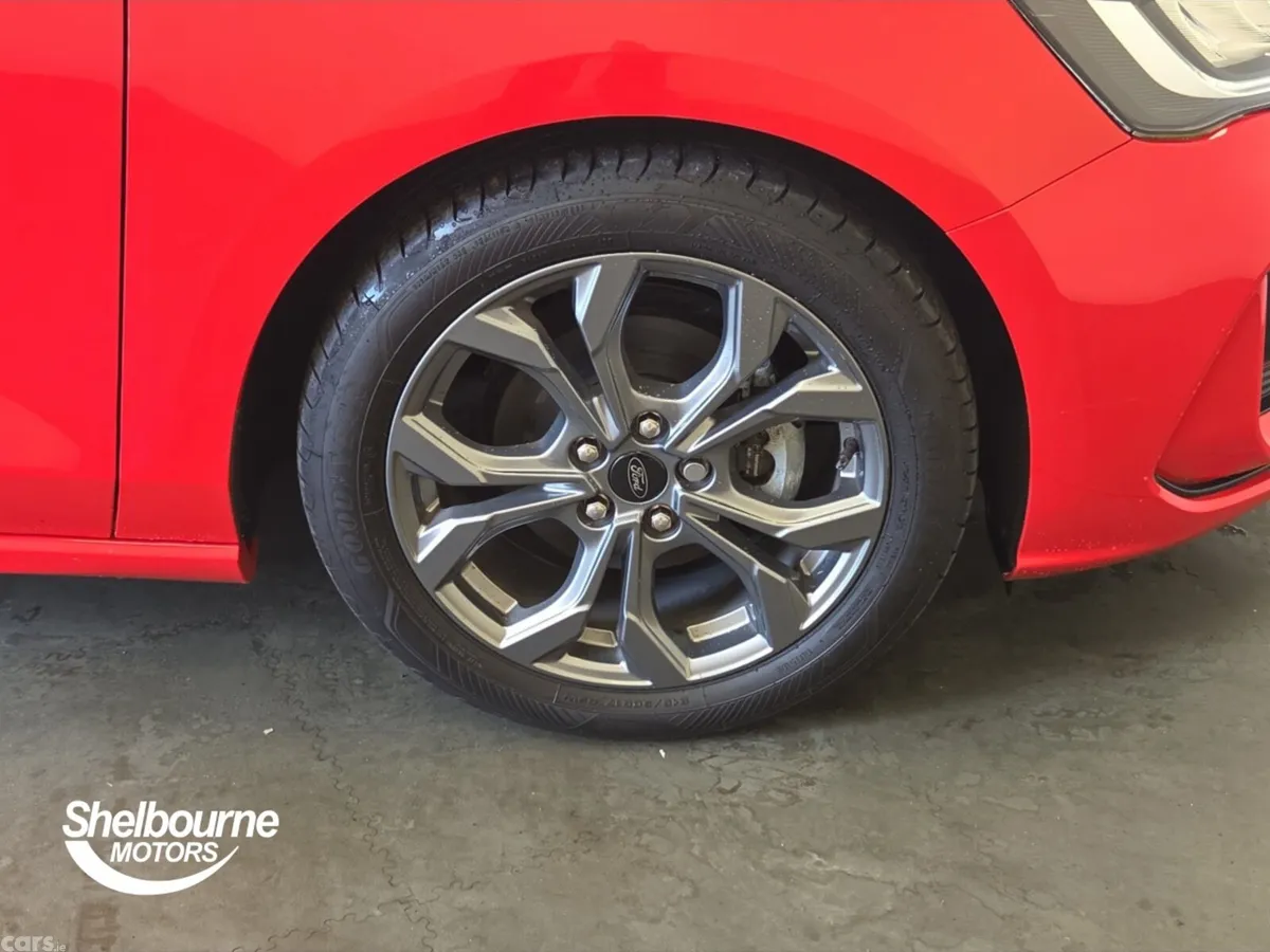 Ford Focus Hatchback, Petrol, 2023, Red