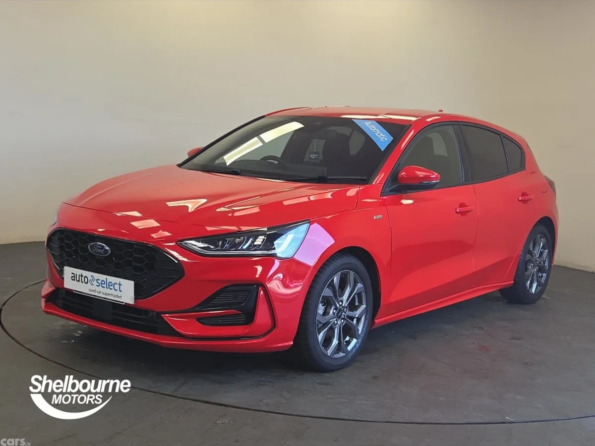 Ford Focus Hatchback, Petrol, 2023, Red