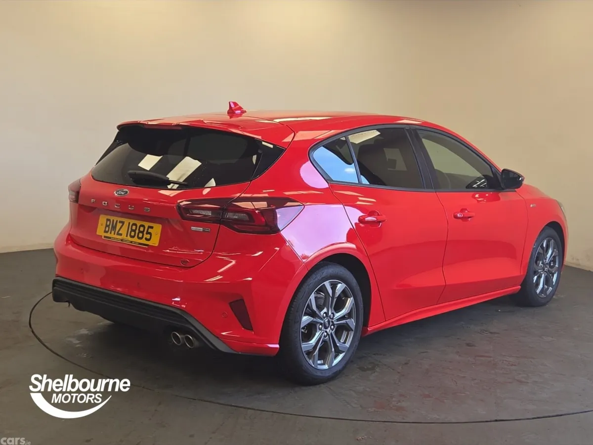 Ford Focus Hatchback, Petrol, 2023, Red